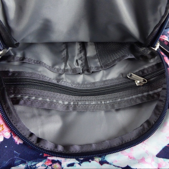 The North Face Vault Women’s Floral Backpack NWT - Picture 7 of 8